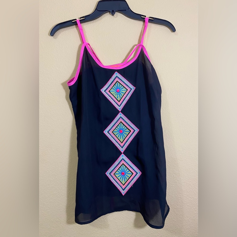 Pretty  black Top blouse with pink details and beautiful design, Size M